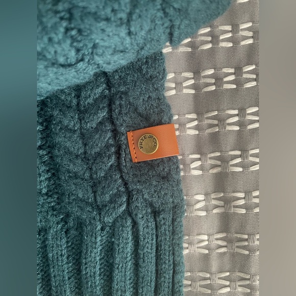 Frye and Co, Scarf - Picture 2 of 2